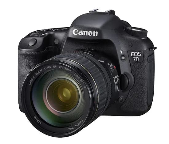 Lustrzanka Canon EOS 7D - Czy to najlepszy wybór dla pasjonatów fotografii?