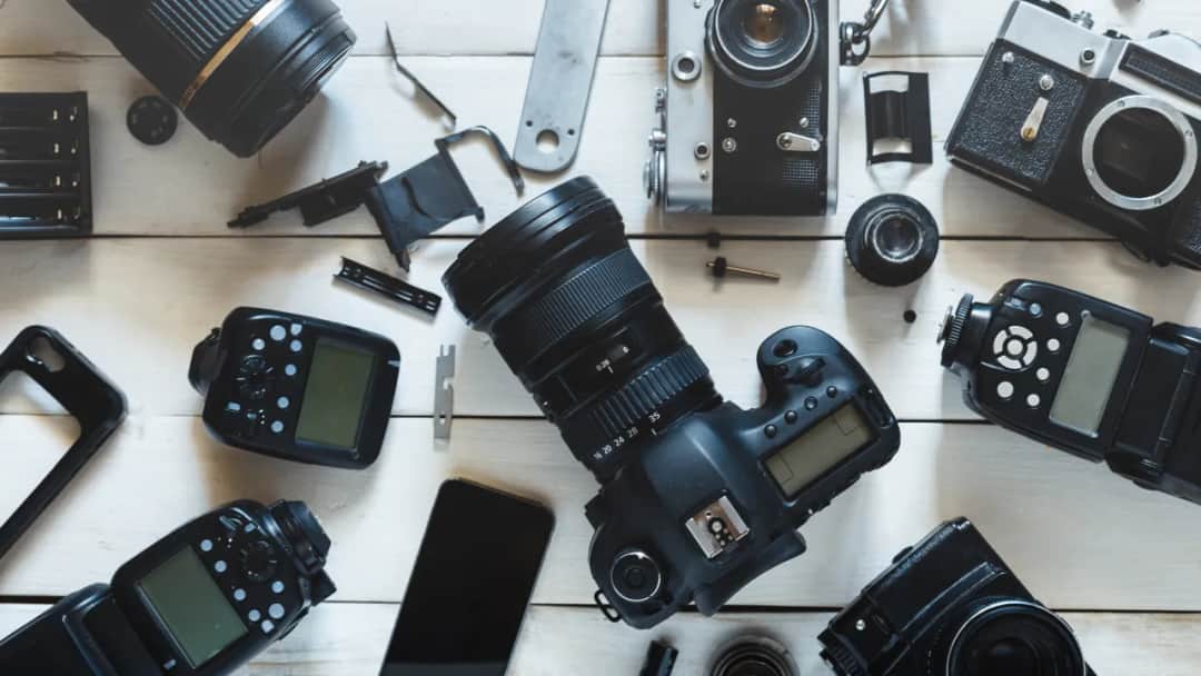 Jaki pierwszy aparat fotograficzny wybrać? Kluczowe porady i modele dla początkujących