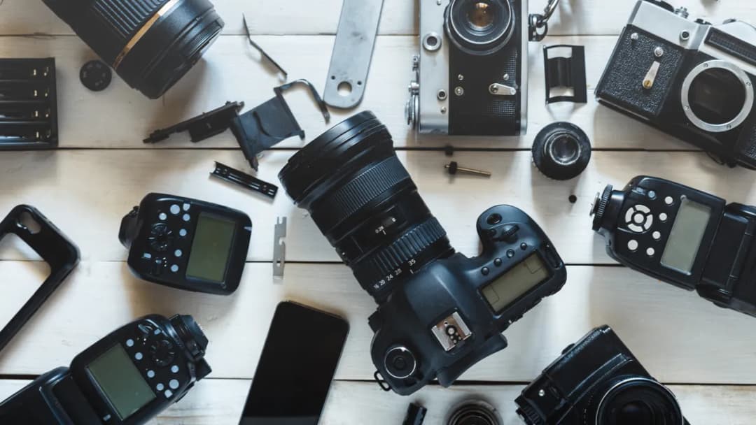 Jaki pierwszy aparat fotograficzny wybrać? Kluczowe porady i modele dla początkujących