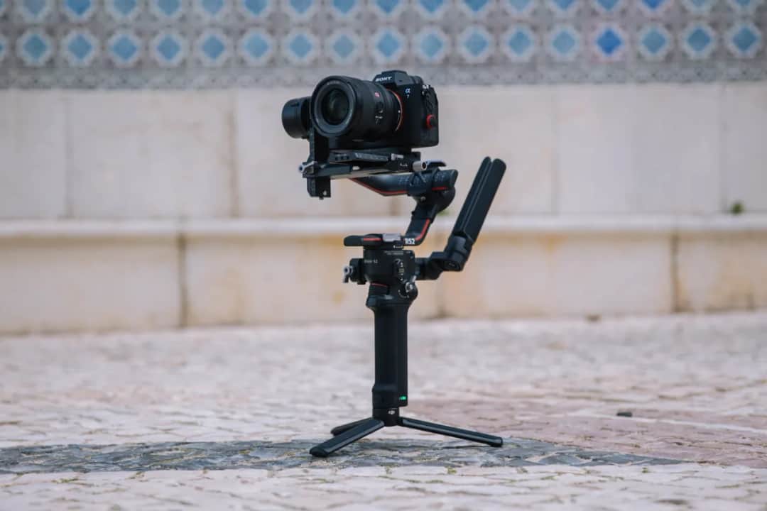 Jak wybrać idealny gimbal do aparatu: porównanie topowych modeli 2025