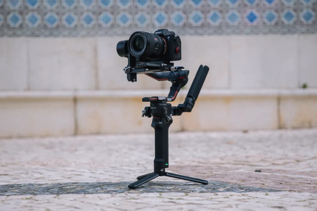 Jak wybrać idealny gimbal do aparatu: porównanie topowych modeli 2025